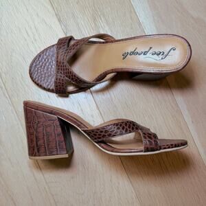 Free People Charlie V Heel Brown Croc Embossed Sandals – Women’s Size 8